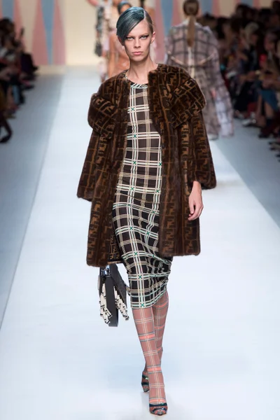 Look 46